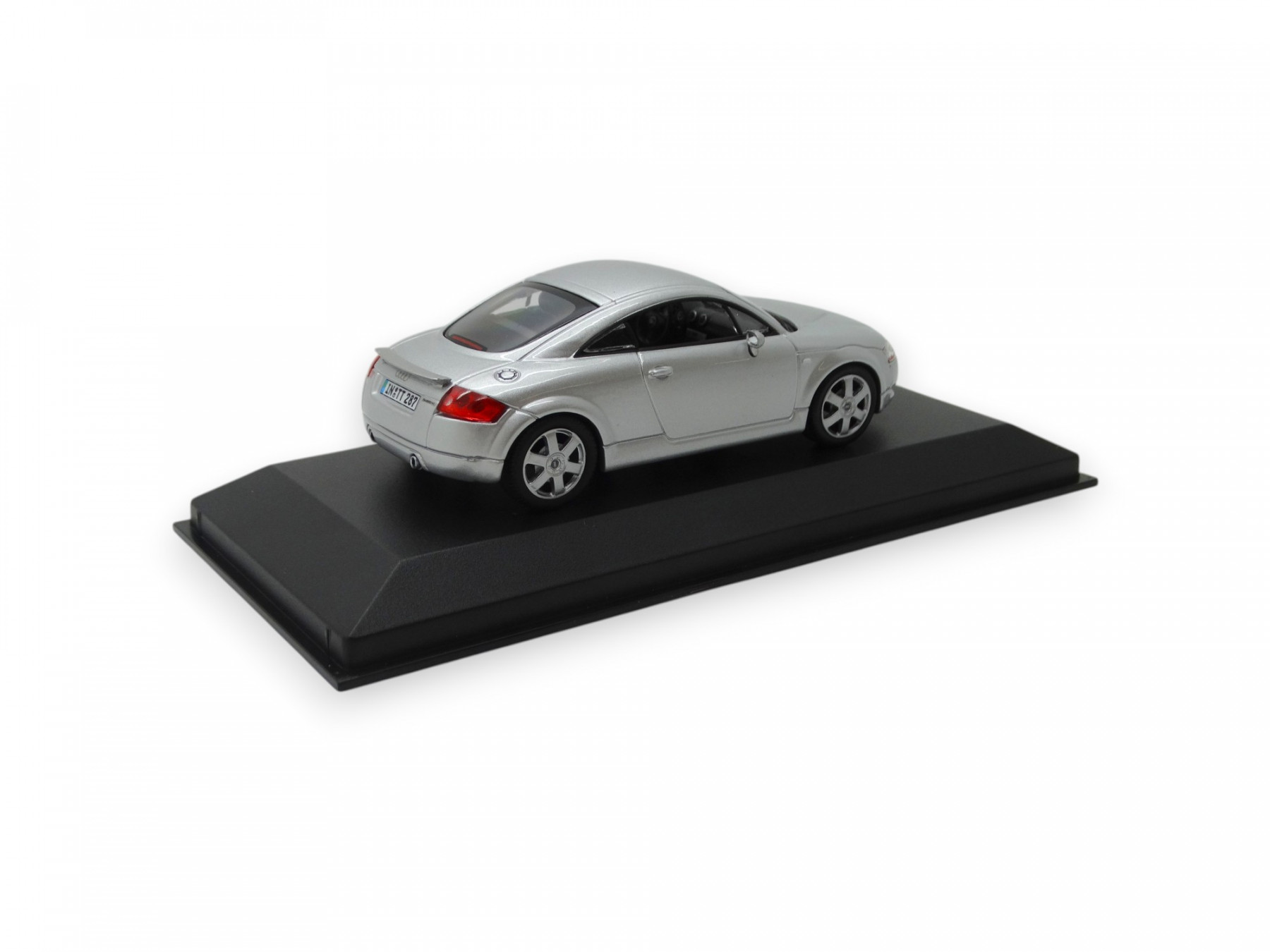 Audi TT Coupé Modellauto Miniatur 1:43 Lichtsilber
