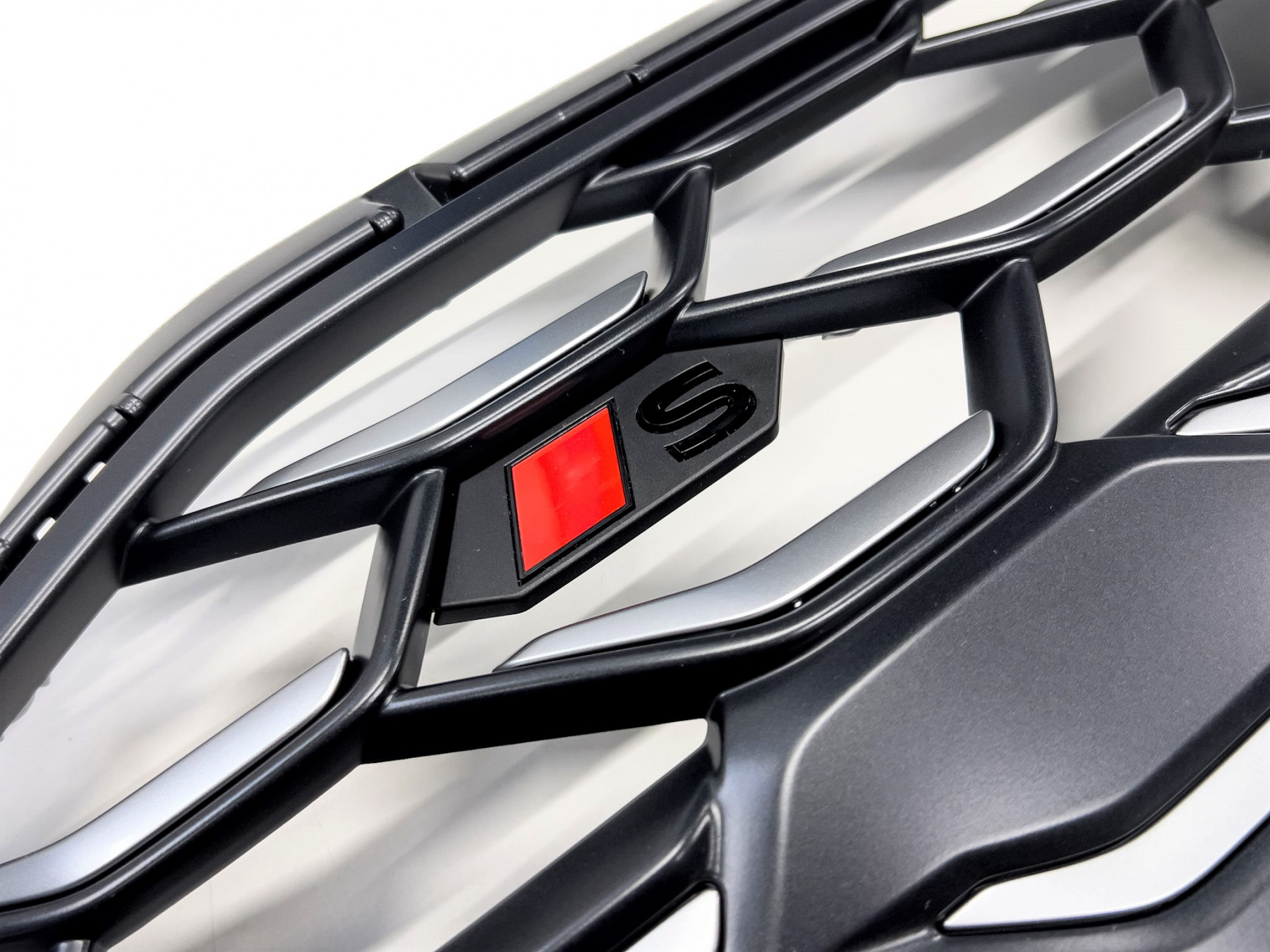 Original Audi A5 S5 (Typ FU) Kühlergrill S-Line schwarz matt 8B3853653F RU6