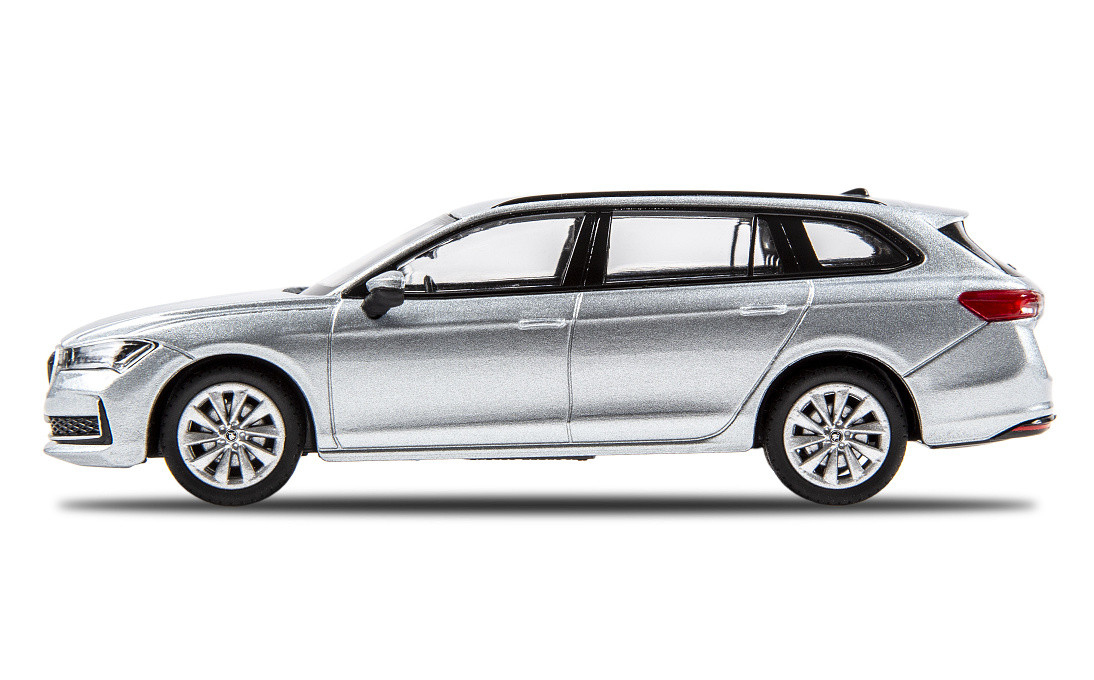 Skoda Superb Combi 2025 Modellauto Miniatur 1:43 Pebble Silber 3P0099300 M7P