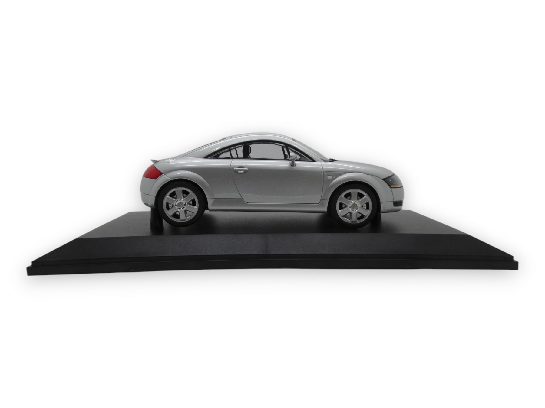 Audi TT Coupé Modellauto Miniatur 1:18 Eissilber Minichamps