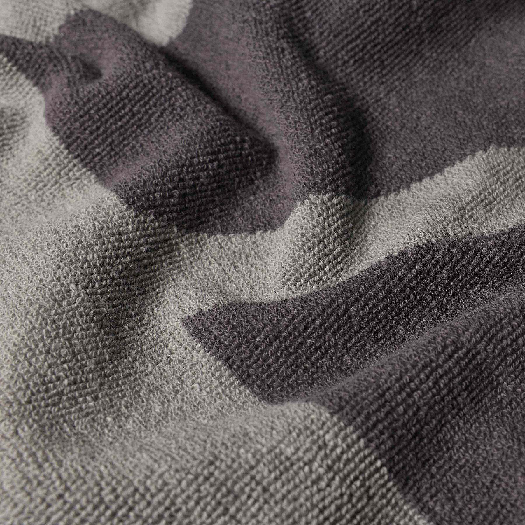 Audi Formel 1 Handtuch Fan Towel 70 x 140 cm grau 3132604700