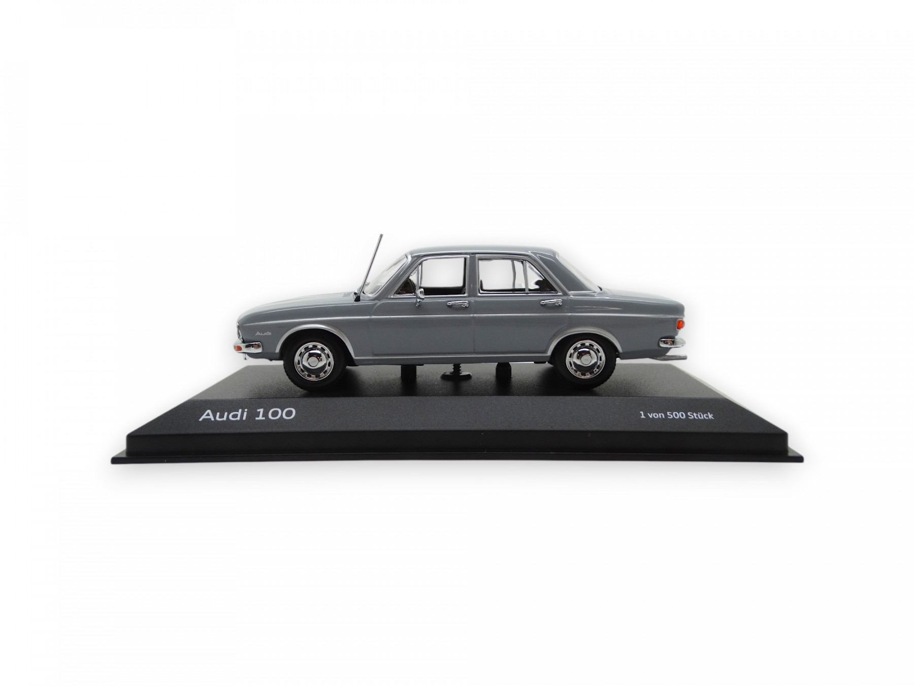 Audi 100 C1 Limousine Modellauto Miniatur 1:43 Rauchblau