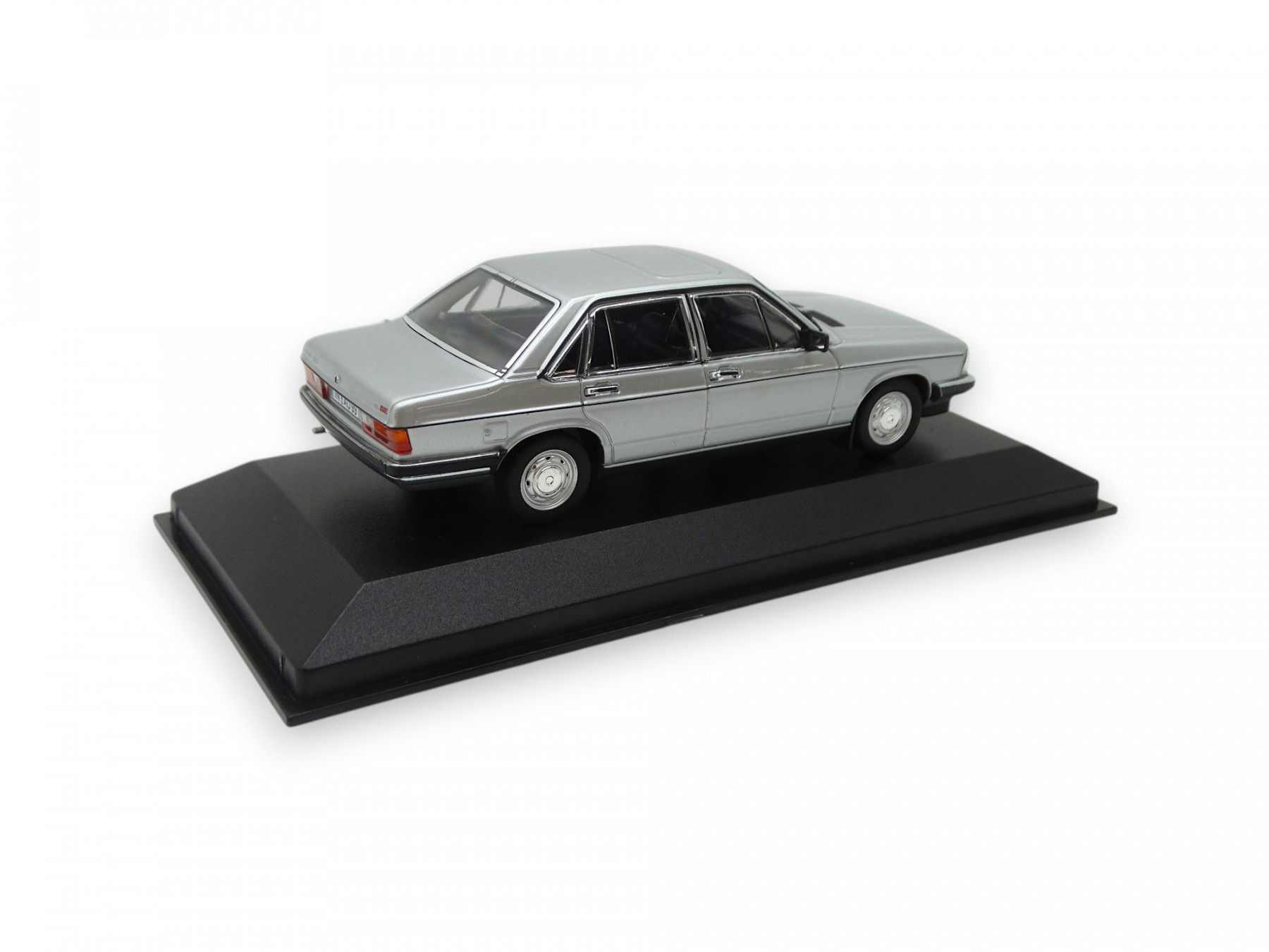 Audi 100 C2 Modellauto Miniatur 1:43 silber