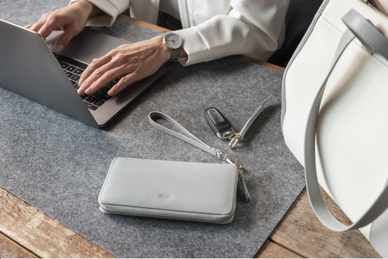 Audi Uhr Damenuhr Armbanduhr gold weiß grau Edelstahl Kalbsleder 3102400200