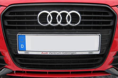 Original Audi A1 8X Kühlergrill schwarz 
